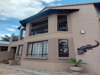 The Orion Guesthouse - 8