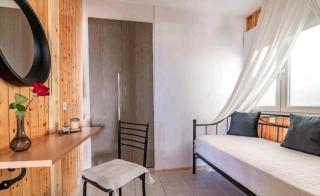 The Holiday House 4 - 4