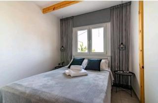 The Holiday House 4 - 1