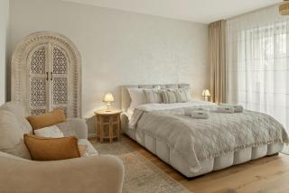 MoHost Elioré - a story written in light - 0