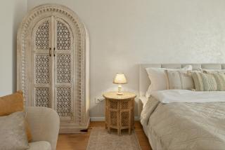 MoHost Elioré - a story written in light - 3