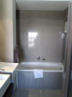 Affordable upmarket rental in Fairmount - 4