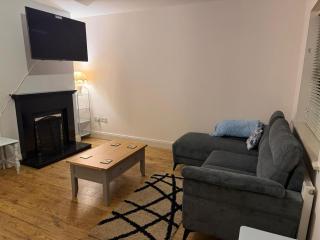 Walk to Town Centre, 2BR Base near Cork & Kinsale - 9