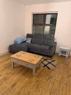 Walk to Town Centre, 2BR Base near Cork & Kinsale - 5
