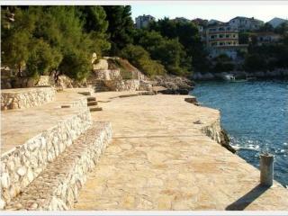 Apartment Villa Mediteran- kleine Ferienwohnung mit Terrasse by Interhome - 7