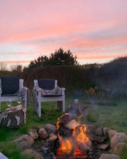 Summer Bliss With Vibrant Garden In Nødebohuse - 3