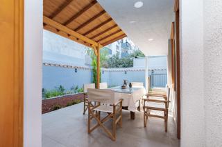 Elegant 4-BR City-Center Villa with Private Garden - 6