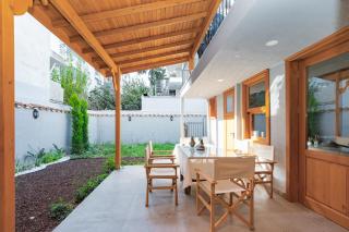 Elegant 4-BR City-Center Villa with Private Garden - 5