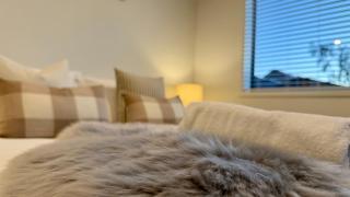 Luxe Stay with Mountain Views - 4