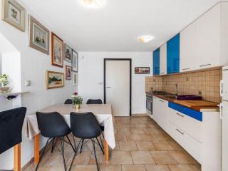 Apartment Ferienappartement mit zwei Meerblick-Balkonen by Interhome - 6