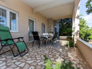 Apartment Strandnahe Ferienwohnung Jure mit großer Terrasse by Interhome - 0