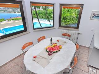 Holiday Home Geräumiges Ferienhaus in Omiš mit Privatem Pool by Interhome - 4