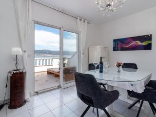 Apartment Geräumige Ferienwohnung mit Meerblick by Interhome - 2