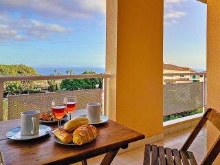 Apartment Caniço Zentrum Wohnung by Interhome - 2