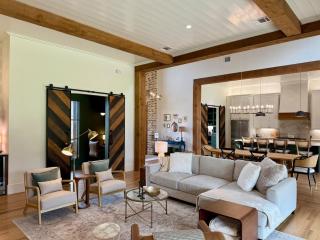 The Winn Retreat in Round Top, a serene escape - 8