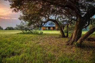 The Winn Retreat in Round Top, a serene escape - 3