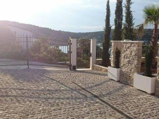 Holiday Home Villa Elena mit Pool- nur 60 Meter zum Meer by Interhome - 3