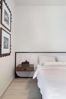 The Poet Den with 120 inch screen - 6