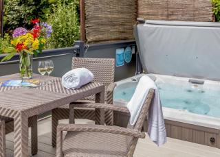 Mullion Cove Coastal Retreat - 4