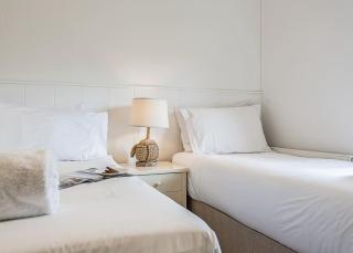 Mullion Cove Coastal Retreat - 1