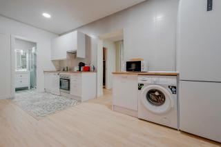 Confort para 6 desde Tirso de Molina E1 - Madrid - 7