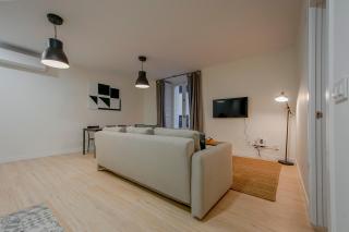 Confort para 6 desde Tirso de Molina E1 - Madrid - 1