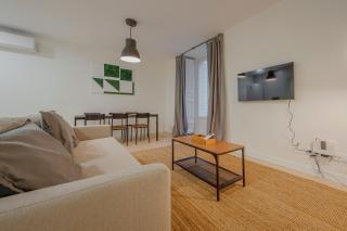 Confort para 6 desde Tirso de Molina E1 - Madrid - 0