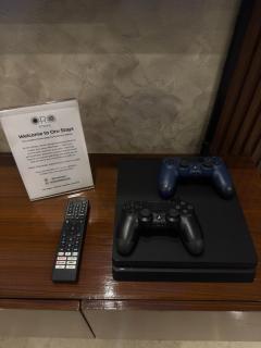 Cozy 2BHK Apartment in Bahria Self Check-in, Balcony, PS4 & Projector - 5