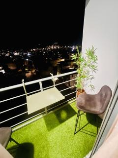 City-View balcony flat - 5 min walk to beach - 5