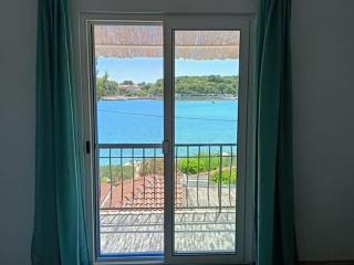 Apartment Wohnung Mama Roza mit Blick auf das Wasser by Interhome - 2