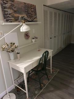 Beautiful & peaceful studio with private entrance - 2