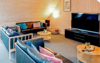 Eight-Bedroom Holiday Home In Ebeltoft - 1