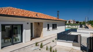 Beautiful Villa Barbara with pool in Kastelir - 4