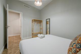 Escapada urbana para 8 en Calle del Infante GL - 2