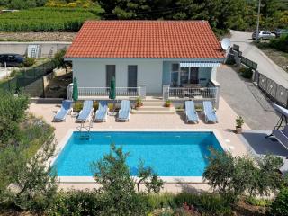 Holiday Home in Kastel Sucurac mit Parkplatz by Interhome - 1