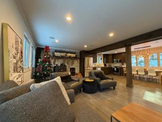 Summit House on George | Renovated | 5 Mins to K-1 | Lift & Rental Deals - 0