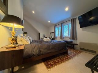 Summit House on George | Renovated | 5 Mins to K-1 | Lift & Rental Deals - 4