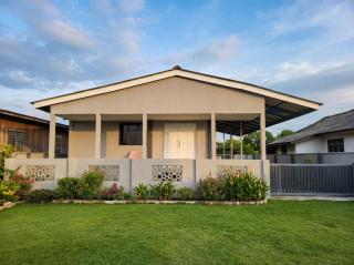3 Bedrooms Bungalow by Bayu Takir - 0