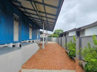 3 Bedrooms Bungalow by Bayu Takir - 1