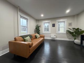 Rutland-Killington Mountain Midway: Refreshed 2BR Flat with High-End Kitchen and Spa Shower - 9