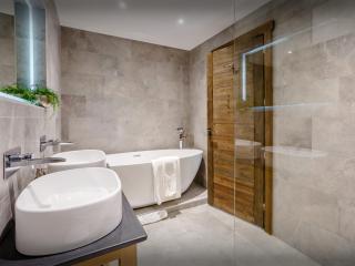 Chalet Woodman - OVO Network - 2