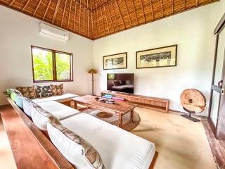 Istana Semer - Balinese Style Private Event Villa, with Large Pool, Gardens and Cook - Near to Canggu & Seminyak - 4