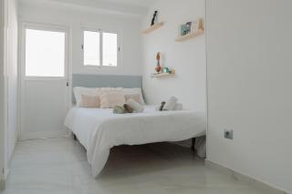 Top Floor 2 Bedroom Apartment with Terrace - 7