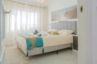 Top Floor 2 Bedroom Apartment with Terrace - 8