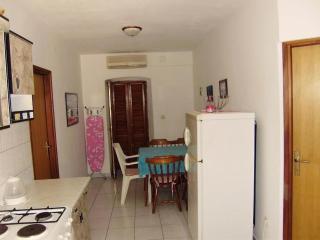 Apartment in Ivan Dolac mit Terrasse by Interhome - 8