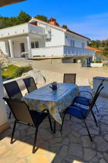 Holiday Home in Kampor mit Privatparkplatz by Interhome - 2
