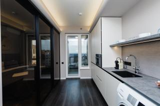 Luxury Airport Studio with Balcony Cozy & Modern - 2