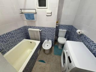 Cozy Central Skyline Apartment - 2