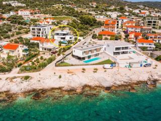 Holiday Home Luxuriöse Villa Dolce Vita direkt am Meer mit privatem Pool und Parkplatz by Interhome - 8