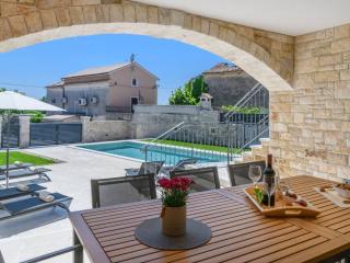 Holiday Home Villa Grande- klimatisiert und mit Pool in Jursici by Interhome - 8